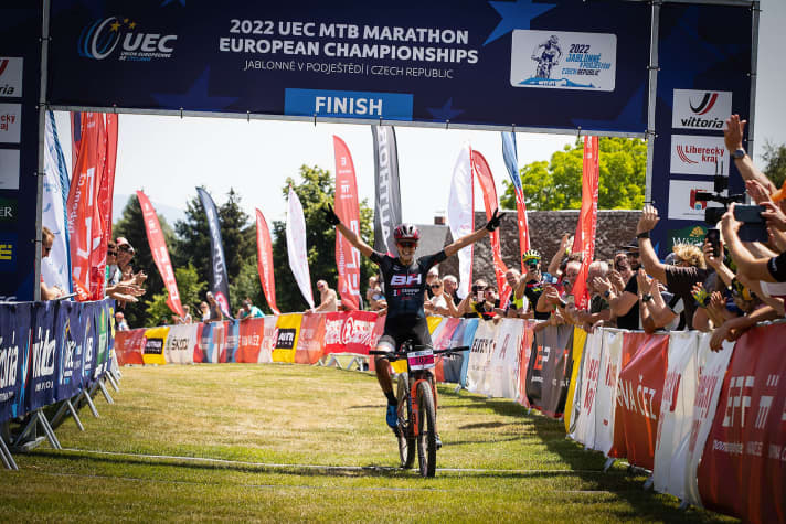   Natalia Fischer gewinnt mit knapp fünf Minuten Abstand die Marathon-Europameisterschaft.