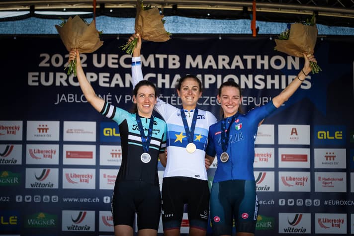   Die europäische Top 3: Natalia Fischer, Janina Wüst (2. Platz) und Claudia Peretti.