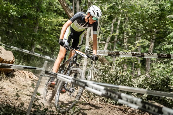   Elias sets the pace and pulls away from the competition over the technical course.