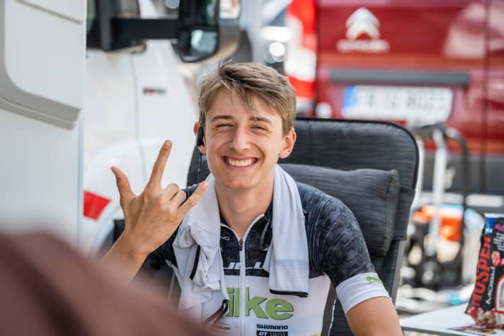  Nach dem Rennen ist er sichtbar zufrieden mit seinem 12. Platz - und träumt von einer Top-10-Platzierung in der nächsten Runde.
