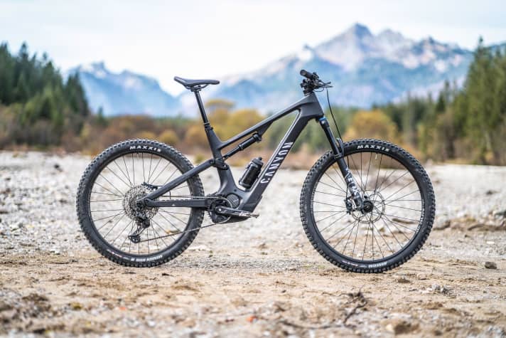 Canyon Spectral:ON CF8 – 6299 Euro¹ I 150 / 155 mm I 24,2 kg I 29 / 27,5"