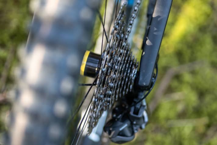 A maximum of eleven sprockets, more material and a wider chain: these are the features of the more robust Linkglide wear parts.