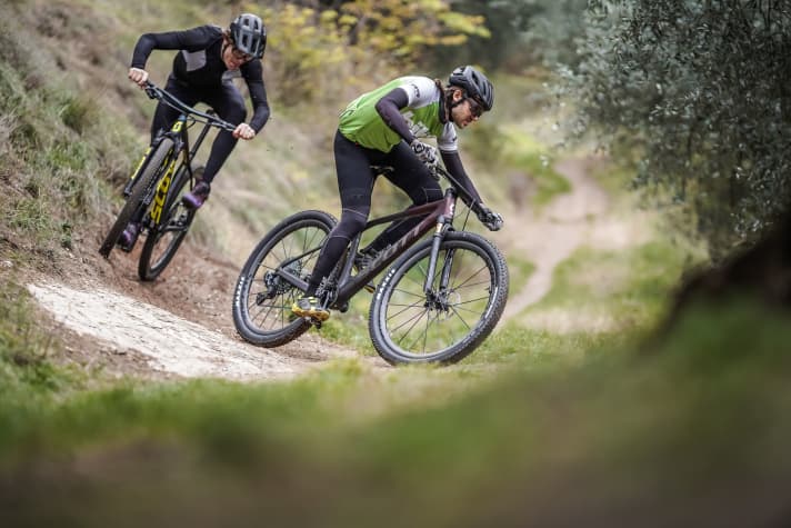 Wir haben das neue Scott Scale RC Hardtail bereits gegen das Vorgängermodell getestet. 
