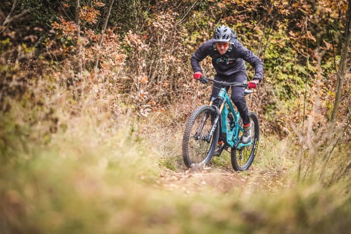 From the filigree race file to the downhill enduro racer - we have subjected five brand new bikes to a detailed individual test. Page 24 