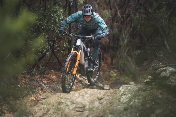 Aim for the line and hold it: That's what the Sam² is built for. Don't be fooled: The upcoming stone field is rougher than it may look in the photo.