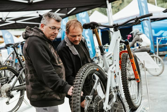 Technik zum Anfassen: Knapp 40 Aussteller haben ihre neuen Bikes und Produkte auf die Festival-Expo nach Leogang mitgebracht.