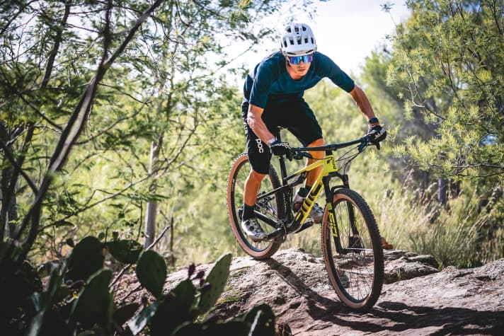 We have already been able to test the new BMC Fourstroke 01 on the trails around Fréjus. A ride report will be available soon in BIKE.