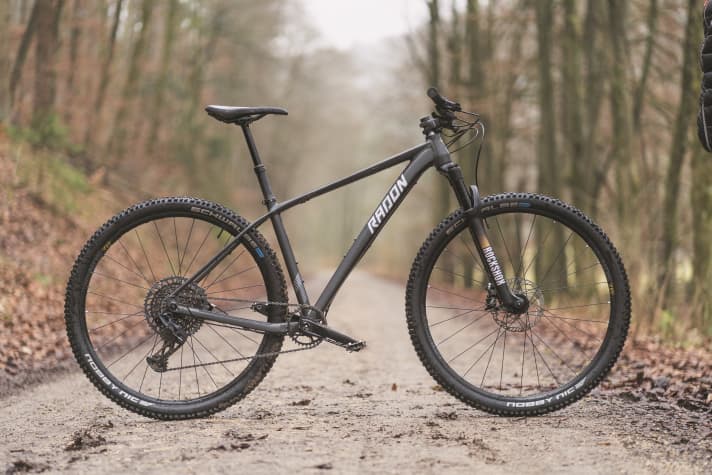 The Radon Jealous AL 8.0 HD currently costs € 1499 and was convincing in the comparison and endurance test. The Radon Jealous AL 8.0 with the same frame is already available for 999 euros. | Photo Max Fuchs