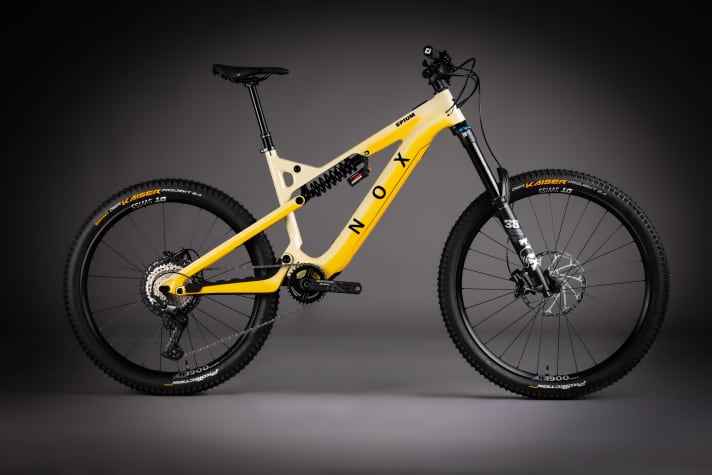 If you like going fast downhill, the Enduro should be the perfect partner. 180 millimetres of suspension travel and steel spring dampers set the right course, and the rear is at least not quite as long as the All Mountain. Available from 8699 euros and 19.5 kilograms. The bike comes with the new Argotal tyres from Conti as standard.