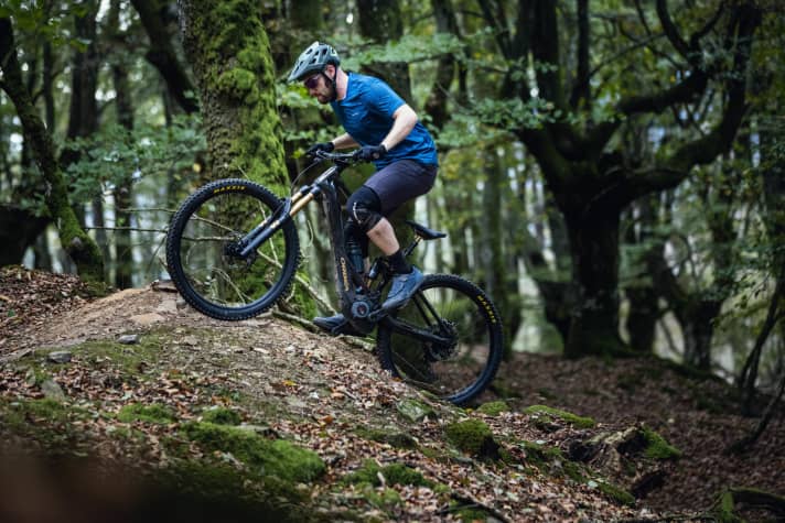 Quite short chainstays, powerful motor. The new Wild likes to lift the front wheel. Downhill, however, the shorter rear end pays off.