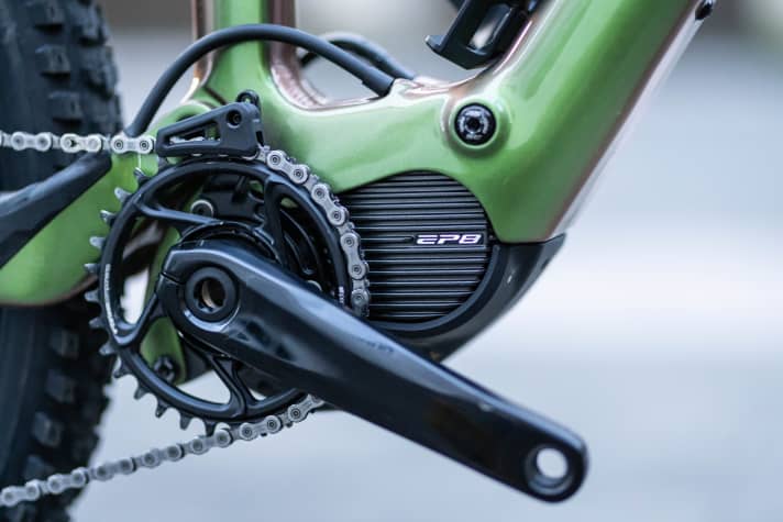Der EP801 bietet dank neuem elektronischem Innenleben einige neue Features und ist kompatibel mit den Automatik- und Freeshift-Funktionen. Das RS-Logo, das sonst die Motoren des Rise ziert, fehlte bei unserem Fotobike noch.