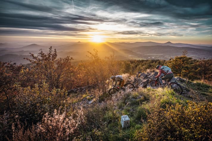 The trails in the Zittau Mountains always lead to viewpoints and are particularly exciting: over the Czech border to our MTB neighbours.