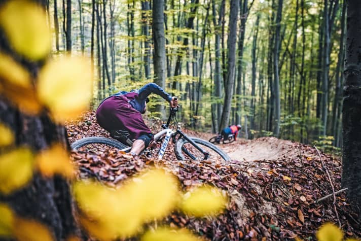 Abschlussfahrt: Wer vor dem Winter noch mal richtig Trails shredden will, ist an diesen City-Spots goldrichtig. Seite 76