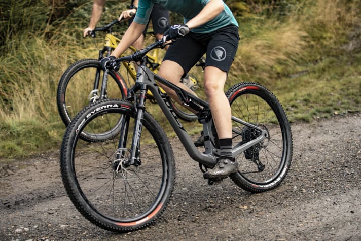 Ridley Raft - less suspension travel and a different head tube angle make the Raft XC a cross-country bike compared to the TR model
