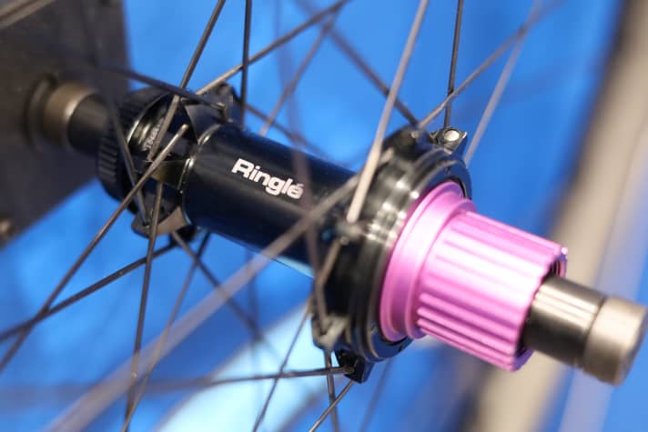 Sun Ringlé Super Bubba X: Rear hub in the Reynolds Blacklabel 329 Trail Expert.