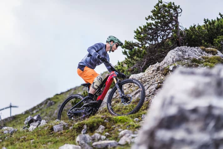 Differs from the R.X 750 big mountain bike in terms of motorisation and geometry: the Rotwild R.X 735
