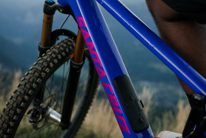 The most visible innovation on the Santa Cruz Tallboy trail bike: the storage compartment in the down tube.