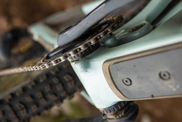 Mit an Bord des Yeti SB120 Trailbikes: Unterrohrschutz und ISCG-05 Kettenführungsaufnahme.