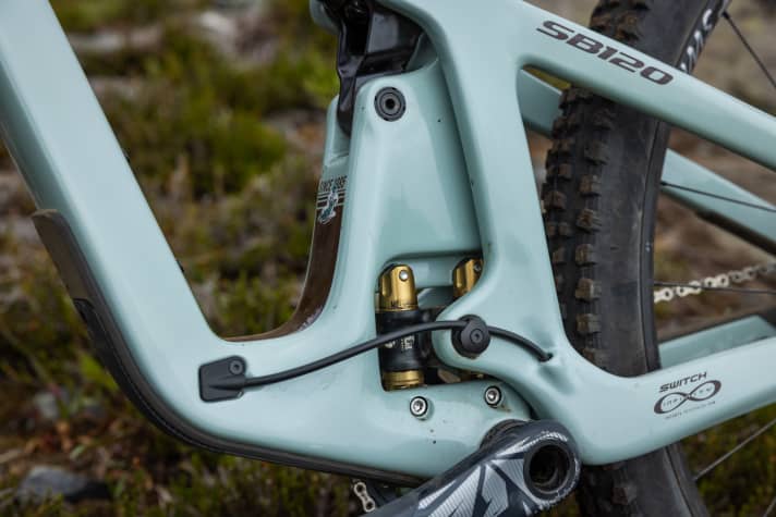 As known from Yeti Bikes, the SB120 also has a Switch-Infinity rear suspension system.