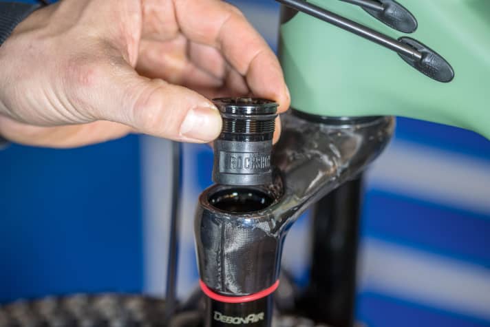 Example: Rock Shox damper cartridge for adjusting the compression damping