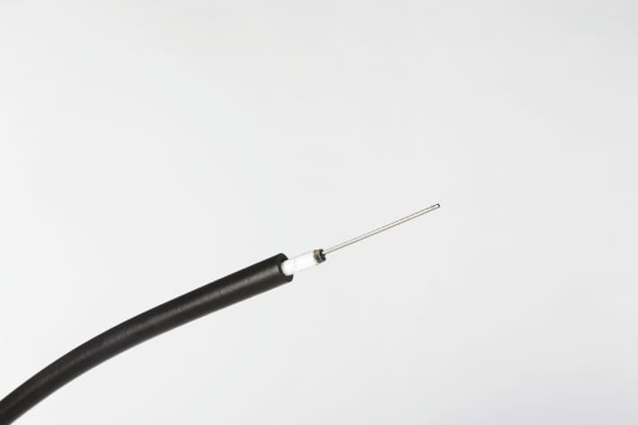 No rattling: With a thin foam cover (for example from Jagwire or Capgo), the annoying rattling of cables can be quickly and easily eliminated. Simply pull the hose over the new outer cover and you're done!