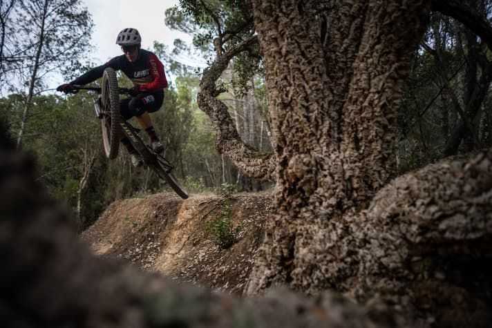 Down-Country? In den Händen eines versierten Piloten ist das Lumen eRide auch für wilde Trail-Fahrten bereit. In der Regel wird es sich aber im zahmen Einsatz eher zu Hause fühlen. Touren uns seichte Trails sind die Paradedisziplin.