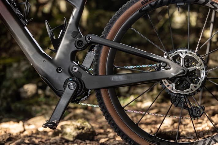Der Tretlagerbereich des Scott Lumen ist kaum voluminöser als der des<a href="https://www.bike-magazin.de/mountainbike/all-mountain/scott-genius-2023-neuauflage-des-kult-all-mountain-bikes/" target="_blank" rel="noopener noreferrer"> unmotorisierten Scott Genius</a>. Der kompakte HPR 50 von TQ macht´s möglich!