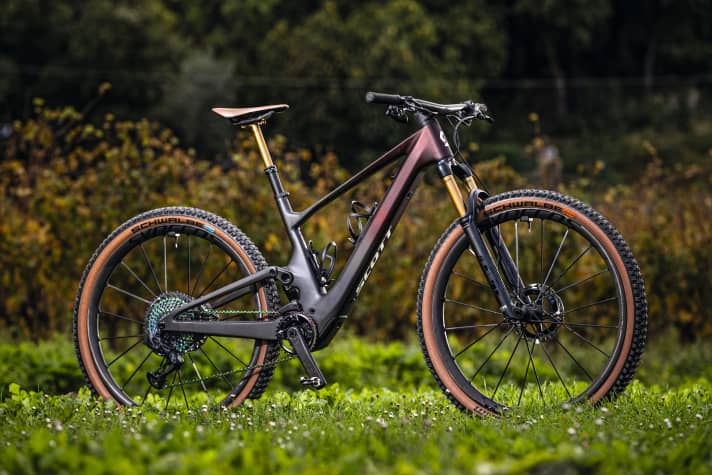 Scott Lumen: Als E-MTB kaum zu erkennen, mit 15,5 Kilo schwindelerregend leicht – Scotts spektakuläres Super-Light-Bike. Ab Seite 60 