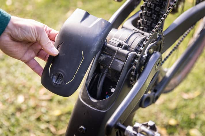 Access to the damper is under a cover cap. Even when this is open, the valve and adjustment wheel are not easily accessible.