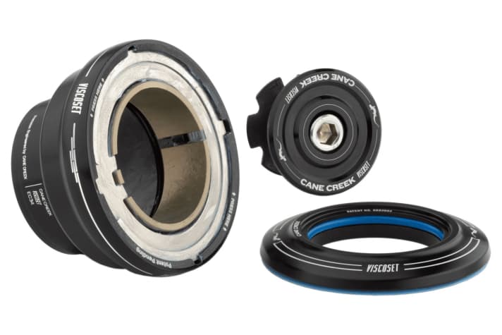 Von außen unterscheidet sich das Visco Set von Cane Creek kaum von einem normalen Steuersatz. Im inneren sorgen aber 12 in Fett gepresste Metall-Ringe in der oberen Steuersatzschale für ein gedämpftes Lenkverhalten. 