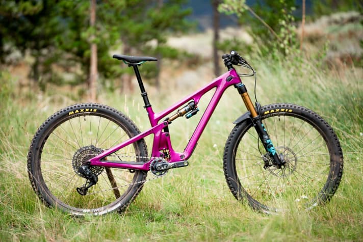 The colour Sangria is one of four available for the SB 140.
