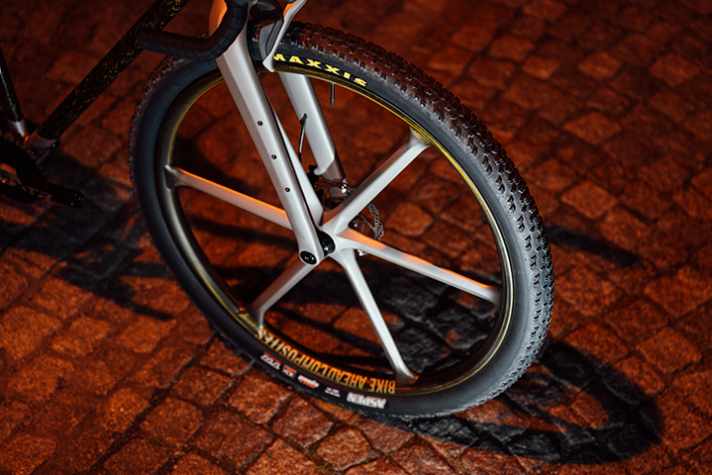 The Bike Ahead Biturbo X 32" are one of the first carbon wheelsets that customers can buy in 32 inches.