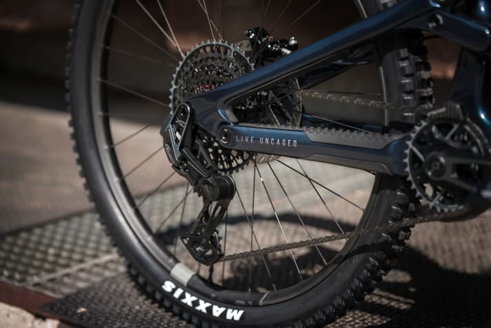 Technical details: The integrated power meter is mounted on the crankshaft, the new XO Eagle gearbox from SRAM can be converted and is designed to enable smooth gear changes