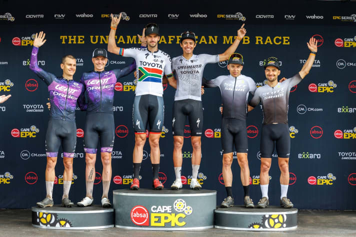 Award ceremony every day. At the end, after eight days, the overall standings decide the placings.