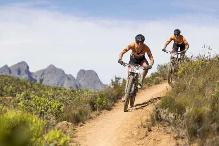 Normally, Anne Terpstra likes to take the lead, as here. At the Cape Epic, however, it turned out that a strategy with Nicole Koller at the front worked well.