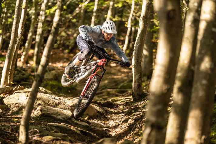 Flying low through the rumble: the feeling of safety on board the Decoy SN is enormous. Also thanks to the forgiving chassis.