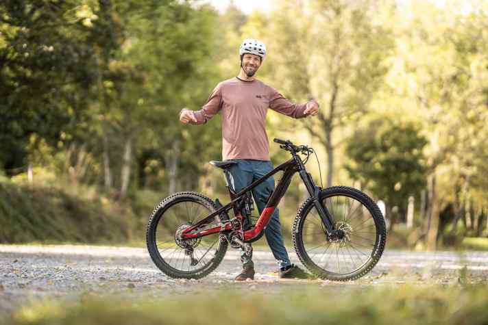 BIKE editor Florentin Vesenbeckh with the Trek Slash+ 9.7.
