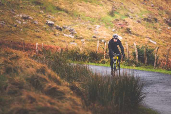 Radurlaub im Winter: Im Baskenland ist Radsport allgegenwärtig – als Hobby oder als Fan am Straßenrand.
