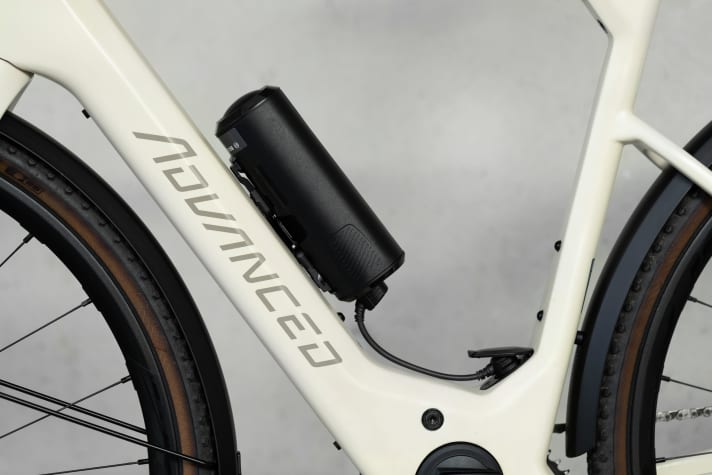 Expandable by 250 Wh from the range extender, which can be securely mounted instead of a bottle cage.