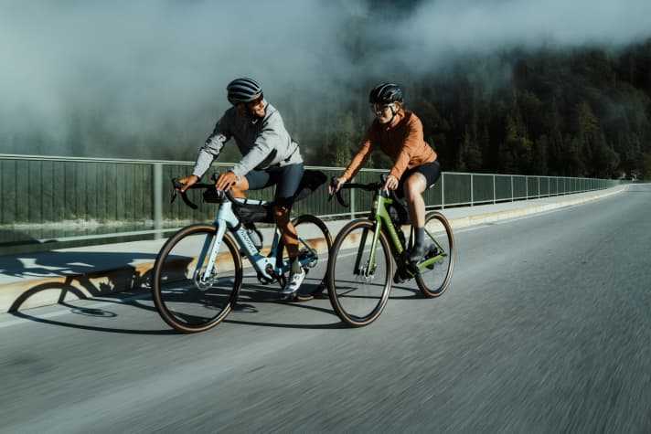 De la ville au tout-terrain en passant par la route : le vélo électrique de randonnée Avanced est à l'aise partout.