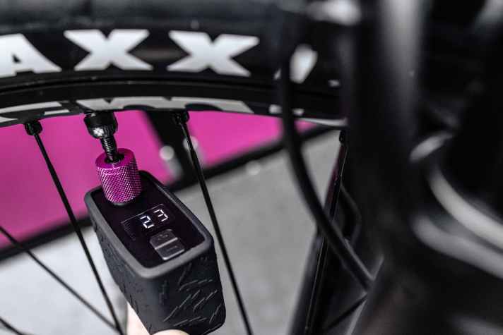 Muc-Off AirMach Electric Mini Inflator Pro Mini Compressor