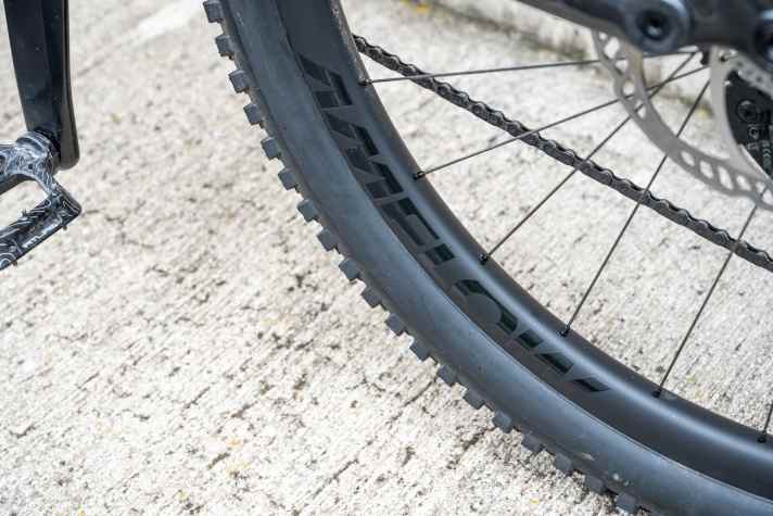 The wheels are from Amflow's own brand. This also applies to the handlebars and stem.