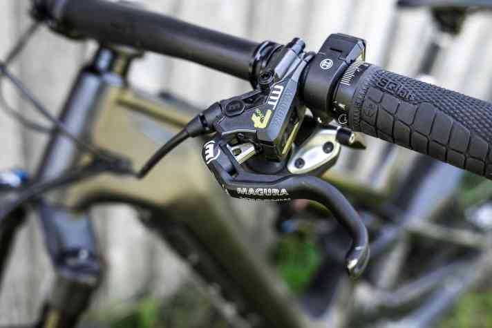 The ABS Pro works with classic, sporty MTB brakes. For the time being, Magura's MT7 and the DH-R Evo from TRP are supported.
