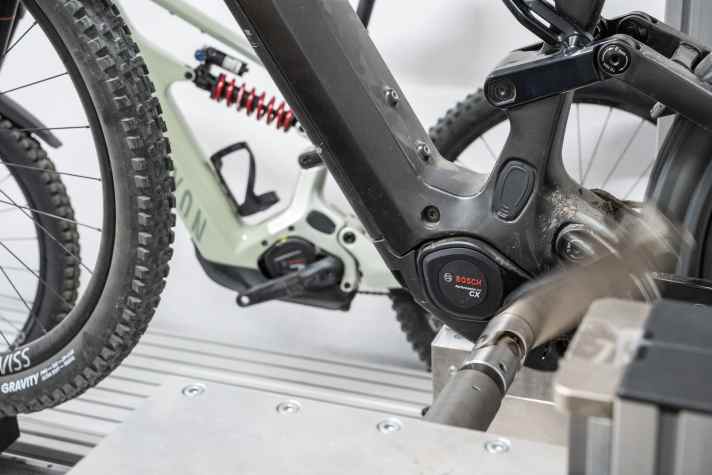 For a direct comparison, we also tested the CX predecessor (rear) under identical conditions in the laboratory.