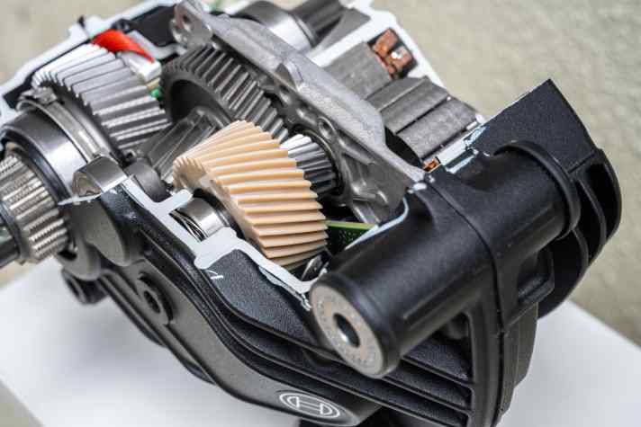 There is now also space for a plastic gear wheel inside the Performance CX.