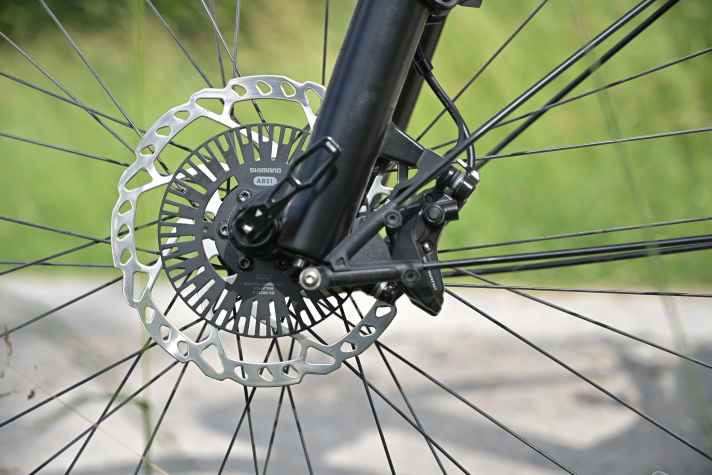 Erstmals gibt es das Bosch ABS auch in Kombination mit den beliebten Bremsen von Shimano. Von der günstigen MT200 bis zum Top-Stopper XTR.