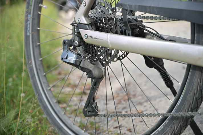 Automatisches Schalten ist jetzt ebenfalls mit Shimano und Bosch-Motor möglich. Hier die Cues Di2, XT Di2 oder XTR Di2 gehen aber auch.