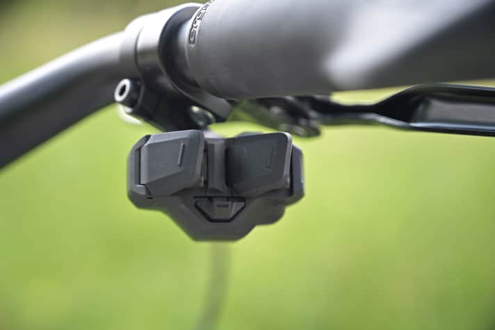 Praktisch: Der neue Di2-Trigger ermöglicht auch im Auto-Modus jederzeit manuelles Eingreifen. Über die kleine Taste lassen sich die verschiedenen Schaltmodi umschalten.