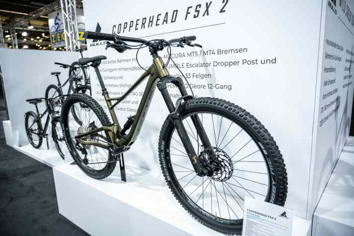 The little brother of the Wild Ronin: The Bulls Copperhead FSX with aluminium frame costs only 2799 euros and also has the new rear triangle with low-mounted shock.