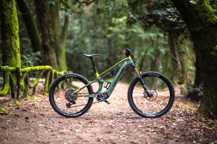 With the Moterra SL, Cannondale presents its own version of the Light E-MTB concept: full EP801 power, 600 watt hours, under 20 kilos.